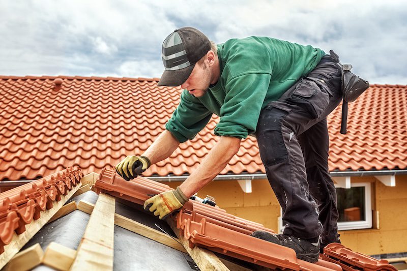 Roof Repair vs Roof Replacement in North Vancouver: Which Is Cheaper?